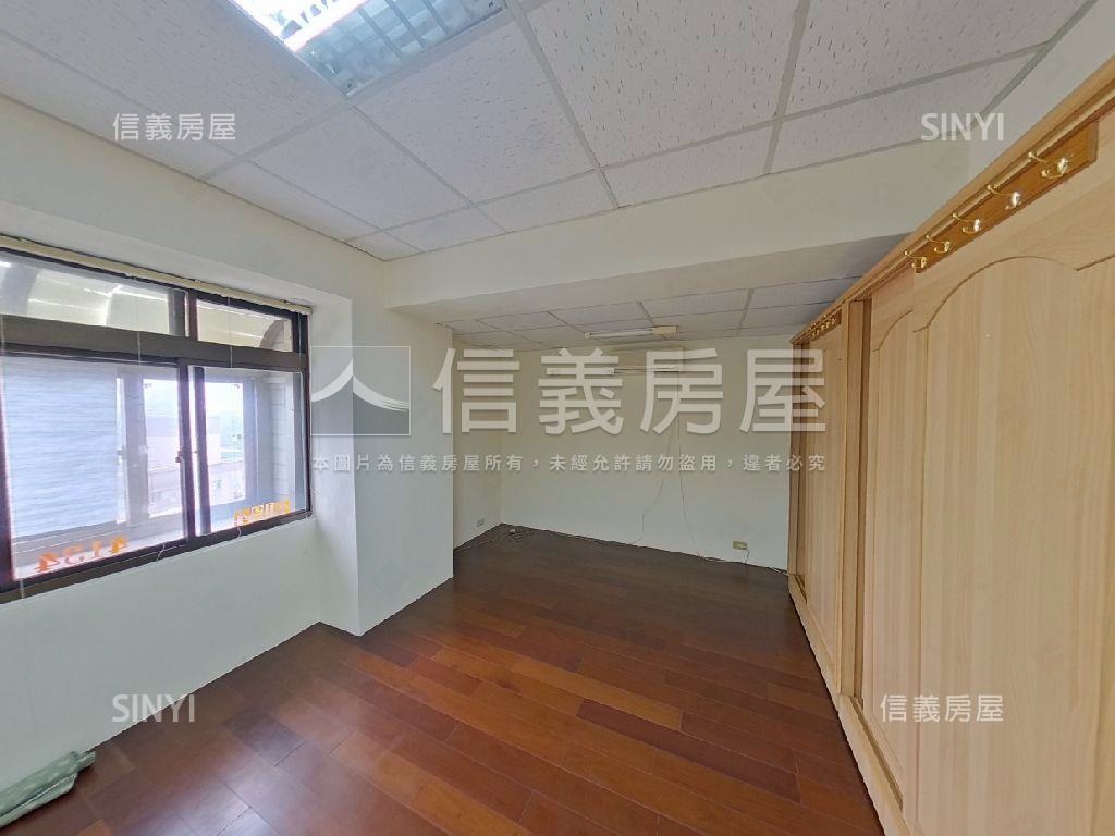 君臨三房三車位房屋室內格局與周邊環境