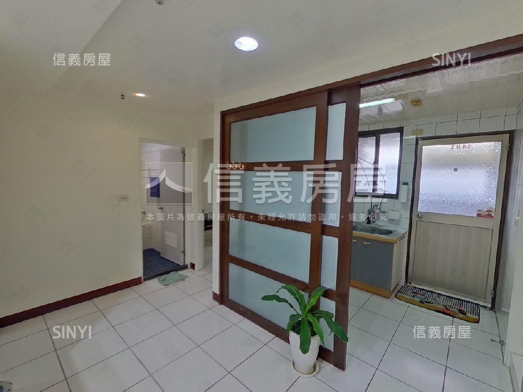 君臨三房三車位房屋室內格局與周邊環境
