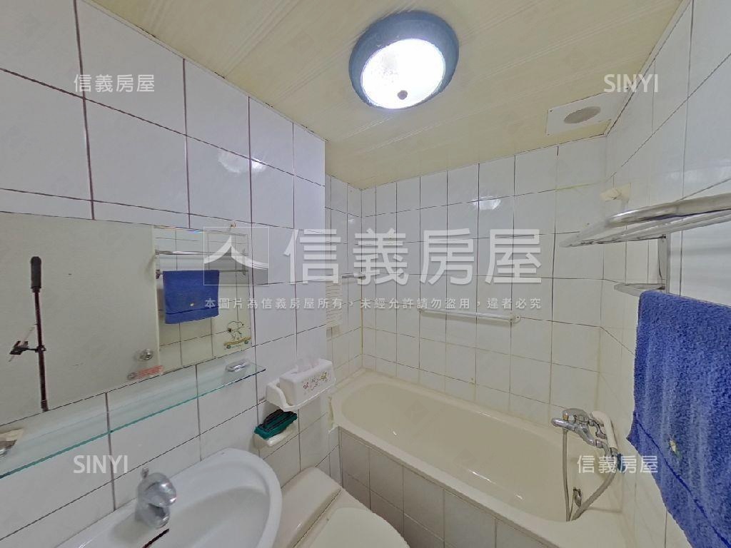 君臨三房三車位房屋室內格局與周邊環境