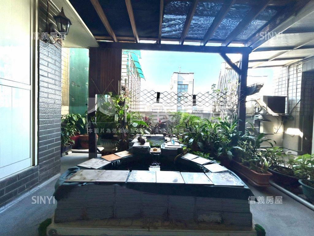 君臨三房三車位房屋室內格局與周邊環境