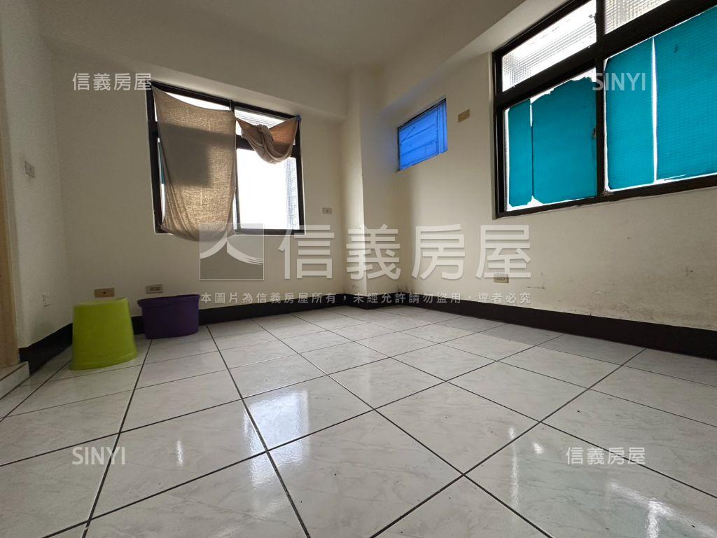 龍岡低總價大空間２房車位房屋室內格局與周邊環境