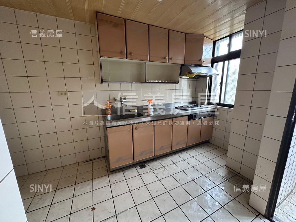 龍岡低總價大空間２房車位房屋室內格局與周邊環境