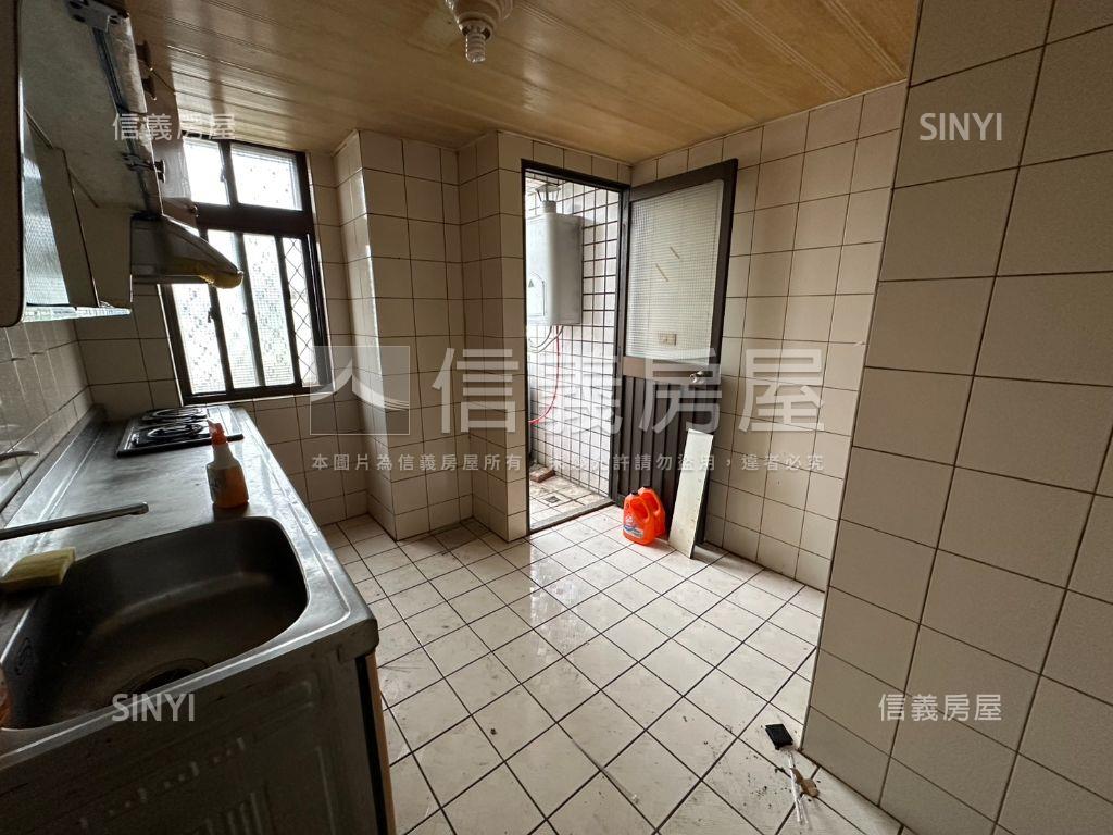 龍岡低總價大空間２房車位房屋室內格局與周邊環境