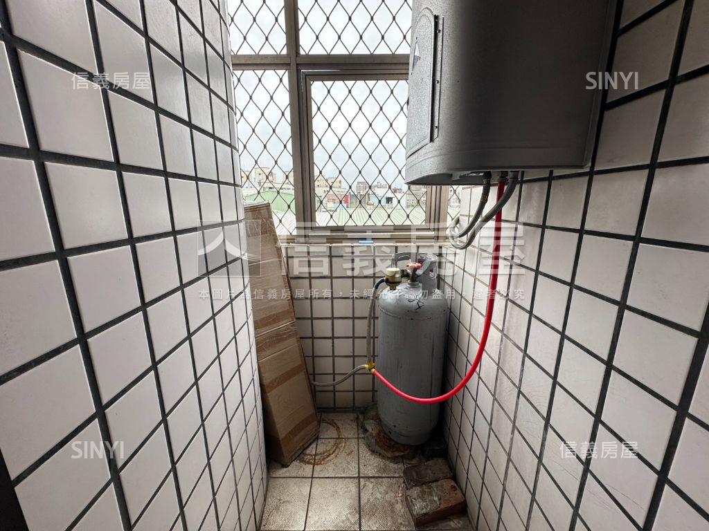 龍岡低總價大空間２房車位房屋室內格局與周邊環境