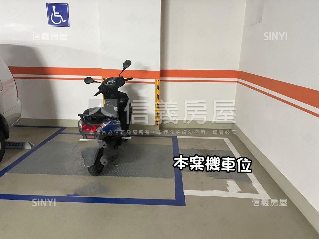 城又青次頂樓美妝二房車位房屋室內格局與周邊環境