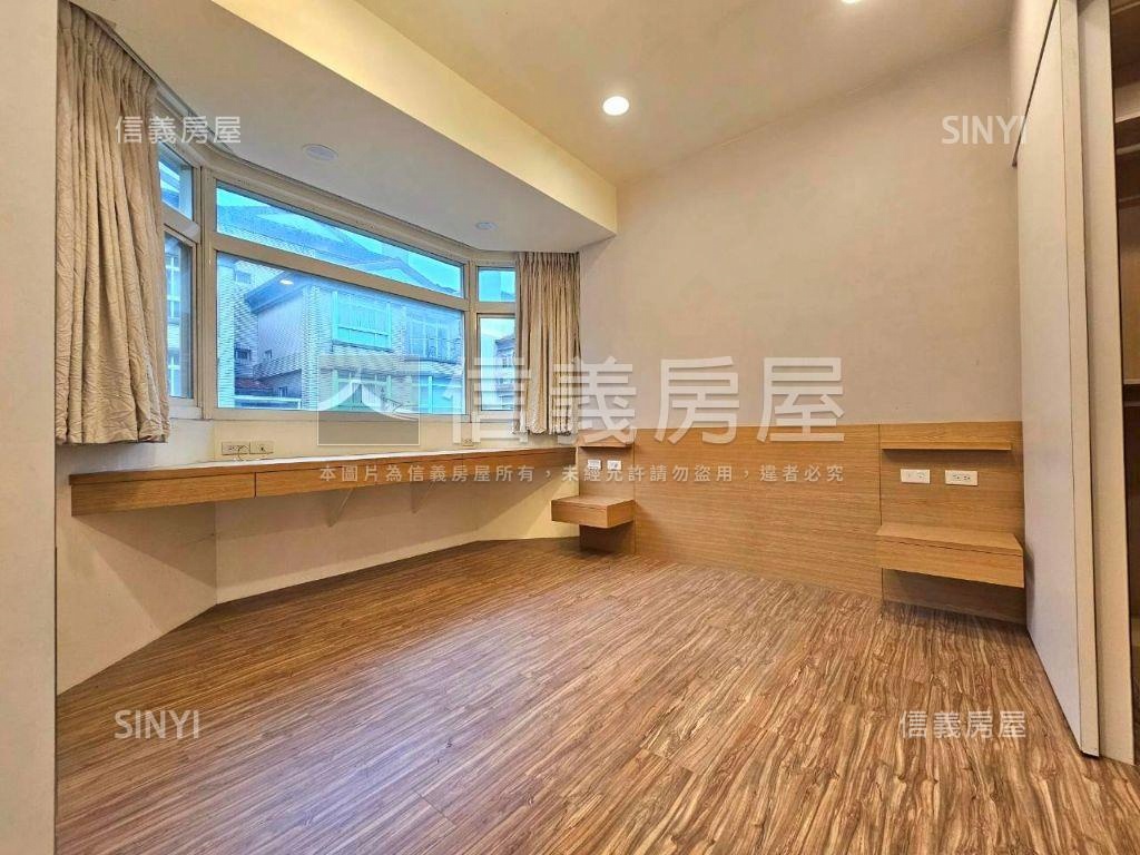 綠中海優質四房車位房屋室內格局與周邊環境