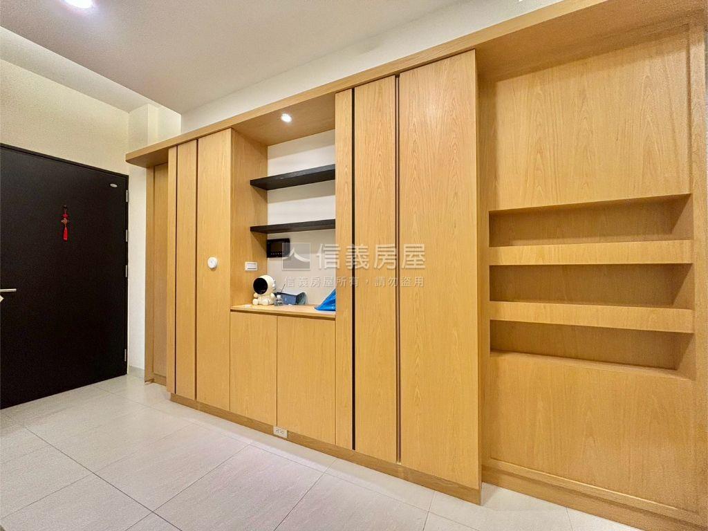 双對ＲＯＯＭ兩房平車房屋室內格局與周邊環境