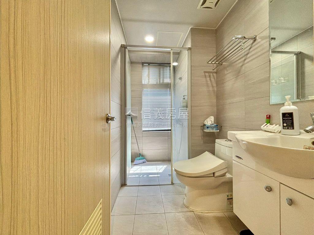 双對ＲＯＯＭ兩房平車房屋室內格局與周邊環境