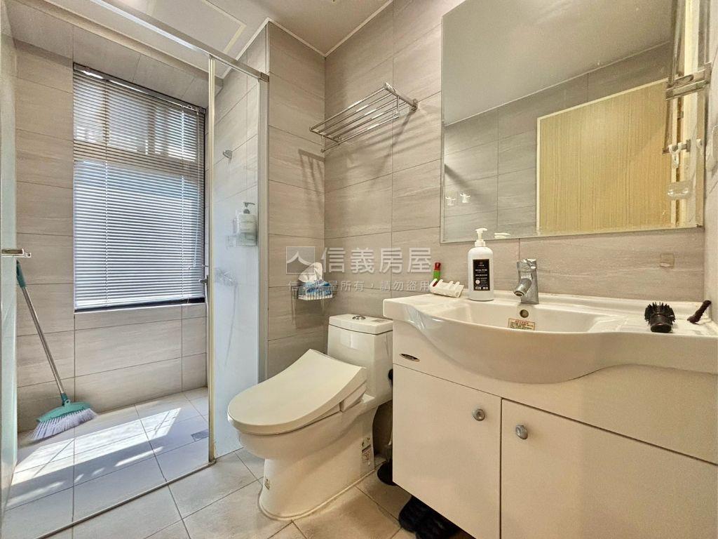 双對ＲＯＯＭ兩房平車房屋室內格局與周邊環境