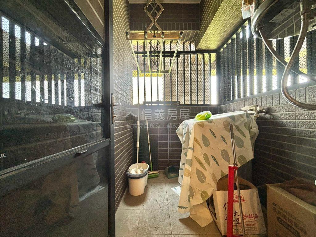 双對ＲＯＯＭ兩房平車房屋室內格局與周邊環境