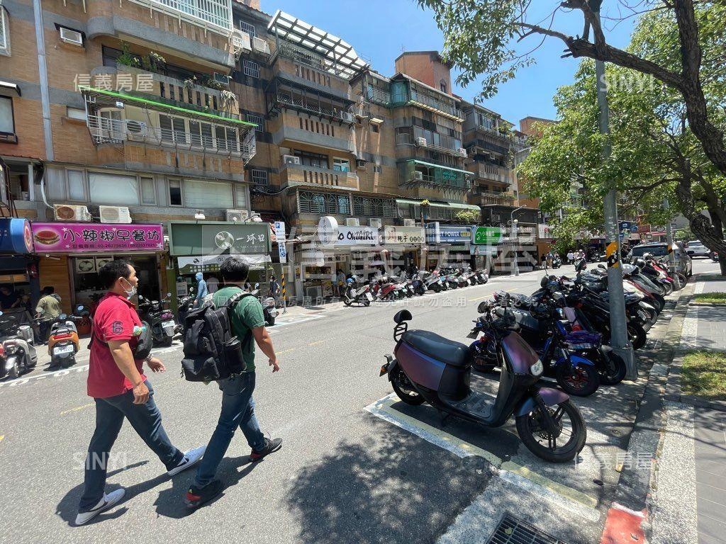 近港墘站新象年代大戶金店房屋室內格局與周邊環境