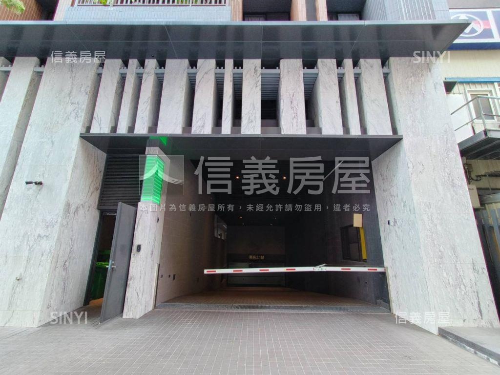 近國圖館女王萬歲附車位房屋室內格局與周邊環境