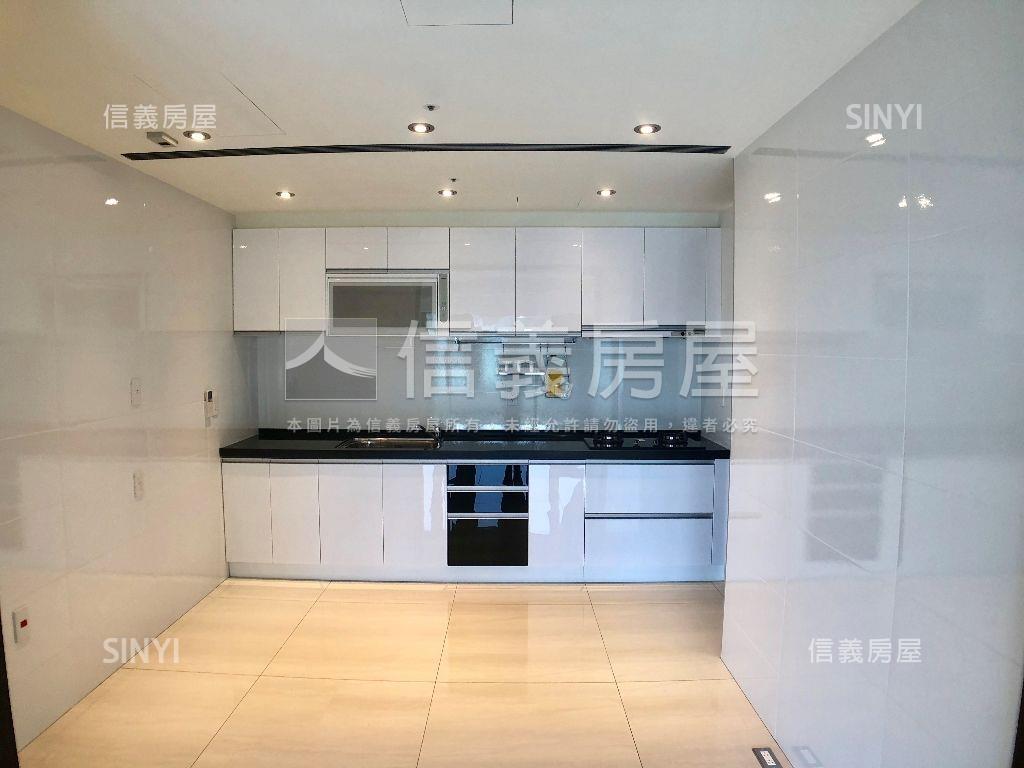 初羽燦燦三房２車位頂樓戶房屋室內格局與周邊環境