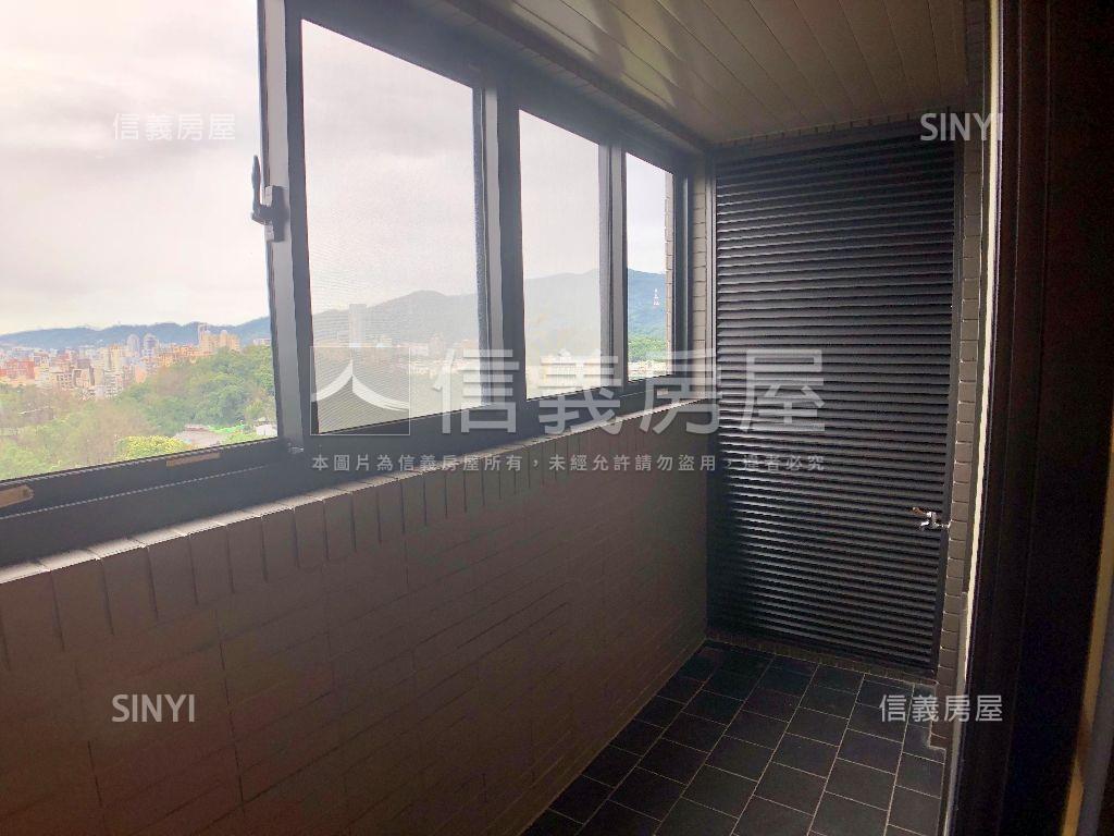 初羽燦燦三房２車位頂樓戶房屋室內格局與周邊環境