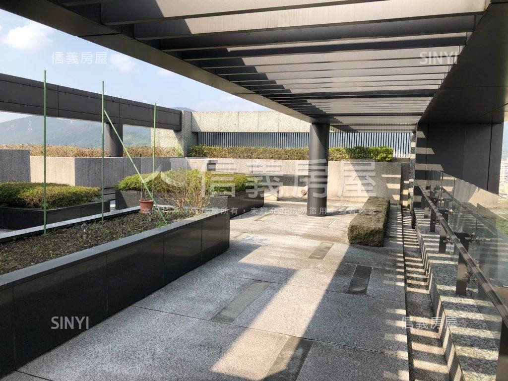 初羽燦燦三房２車位頂樓戶房屋室內格局與周邊環境