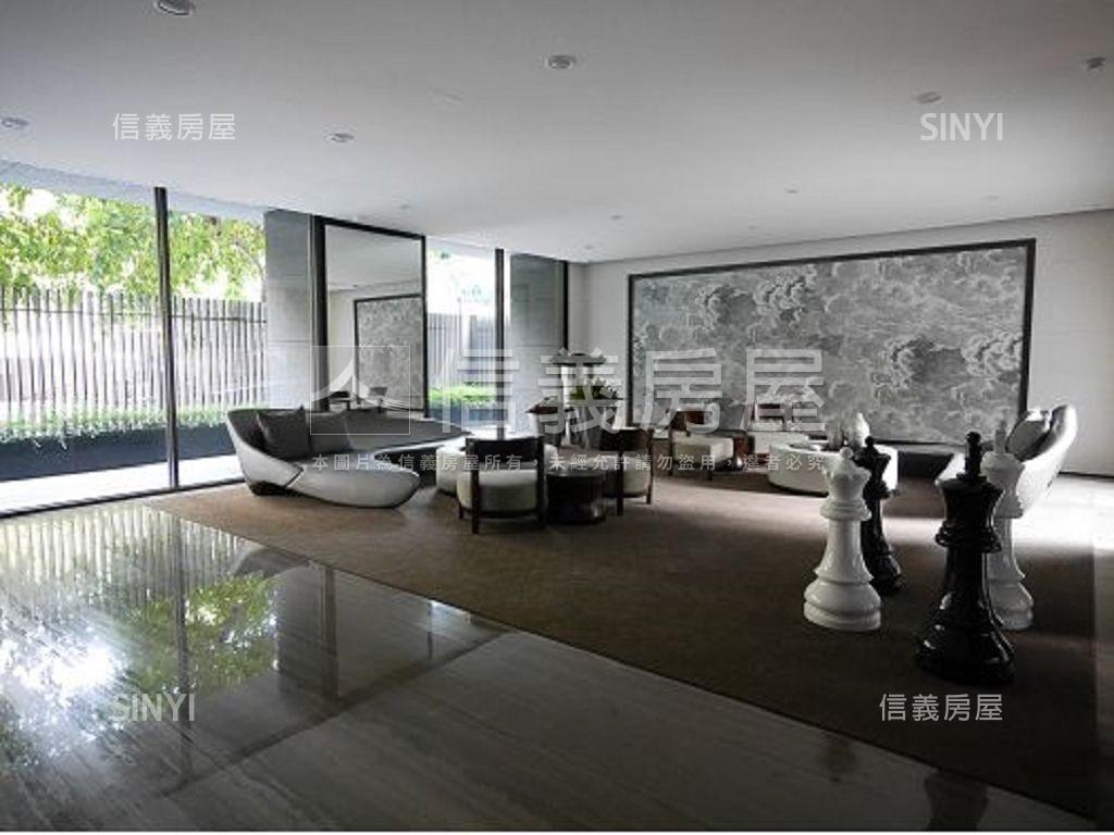 初羽燦燦三房２車位頂樓戶房屋室內格局與周邊環境