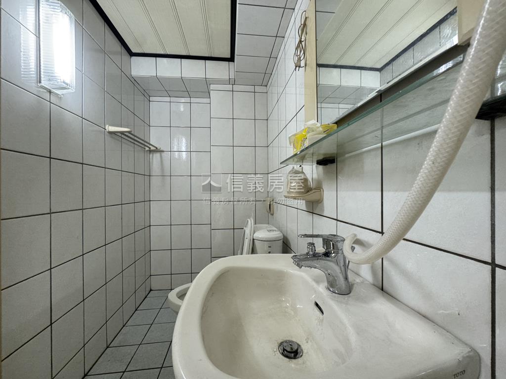 專任華興區低總價店面房屋室內格局與周邊環境