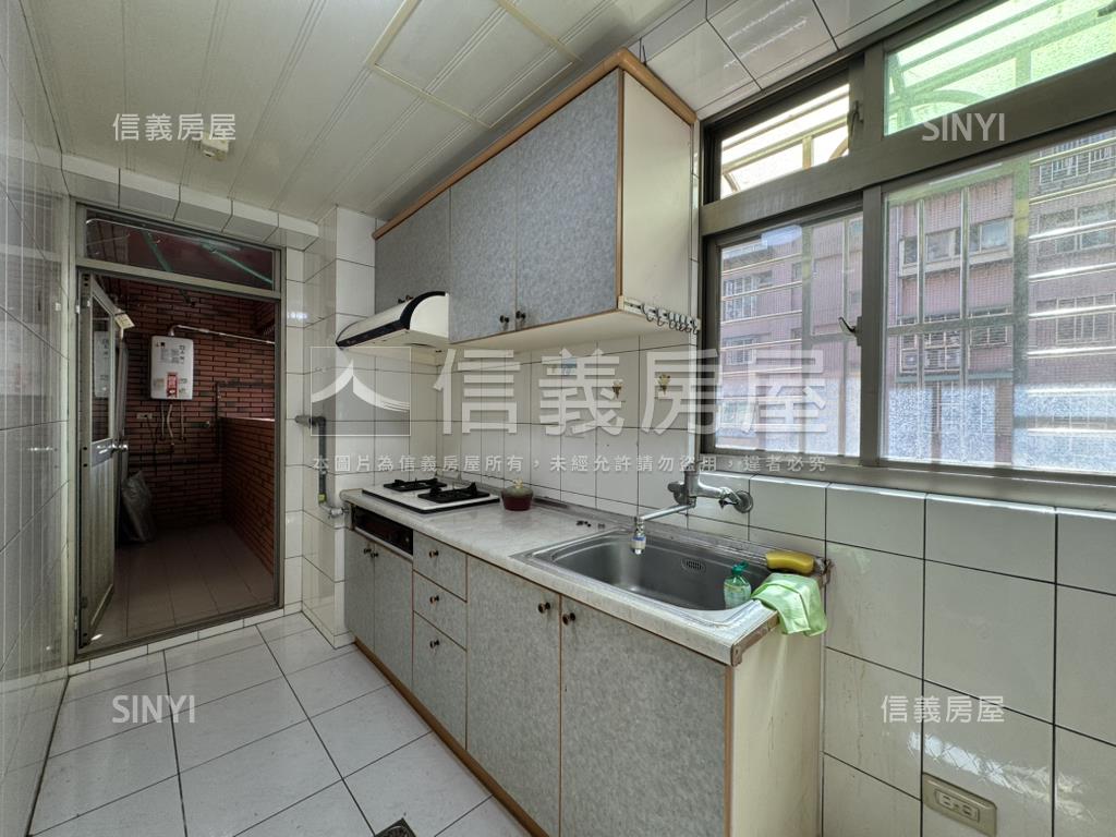 大富貴兩房車位房屋室內格局與周邊環境