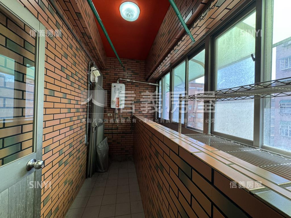 大富貴兩房車位房屋室內格局與周邊環境
