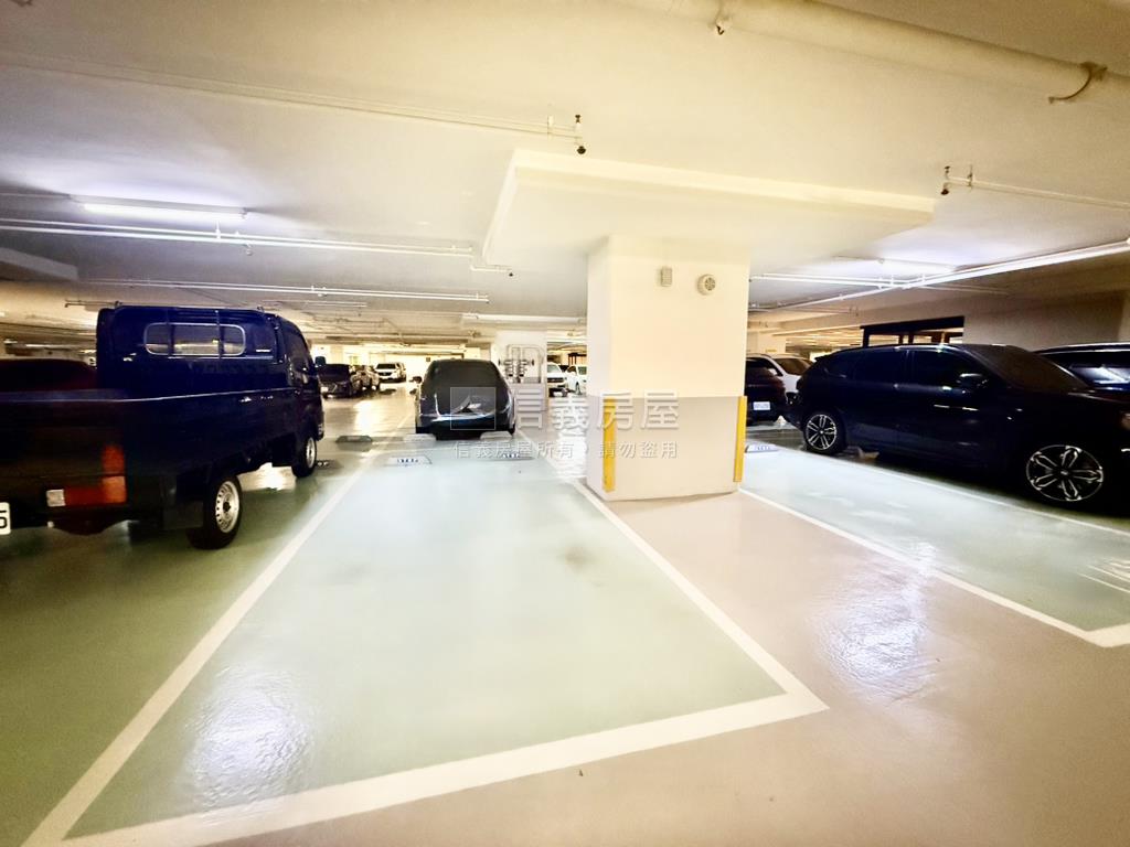 滙世界輕裝潢三房平車房屋室內格局與周邊環境