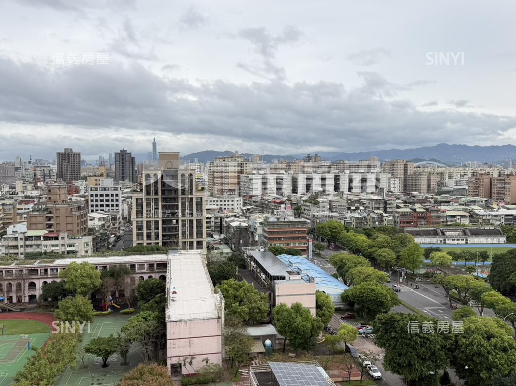 城閱屋王俯視校園房屋室內格局與周邊環境