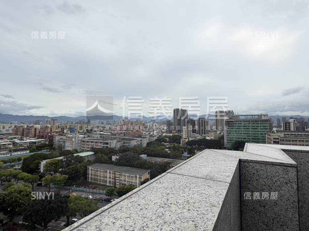 城閱屋王俯視校園房屋室內格局與周邊環境