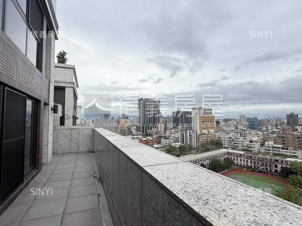 城閱屋王俯視校園房屋室內格局與周邊環境