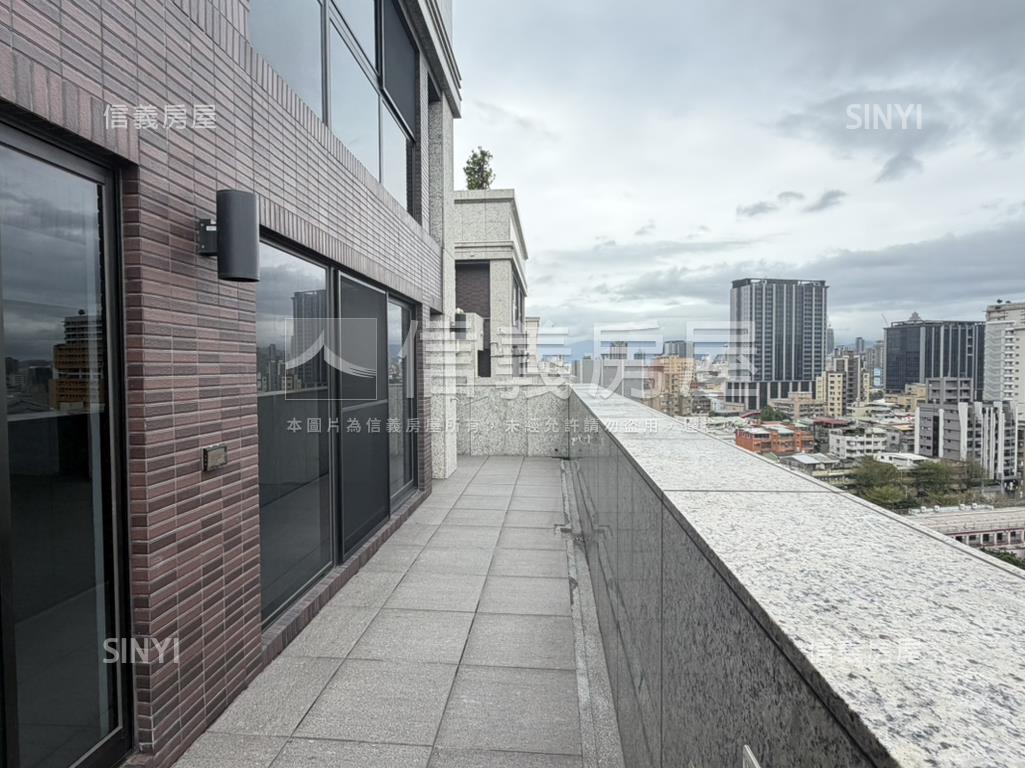 城閱屋王俯視校園房屋室內格局與周邊環境