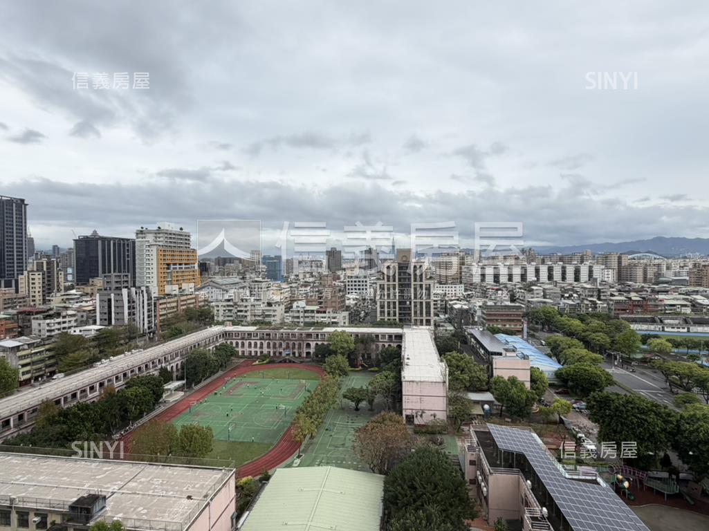 城閱屋王俯視校園房屋室內格局與周邊環境