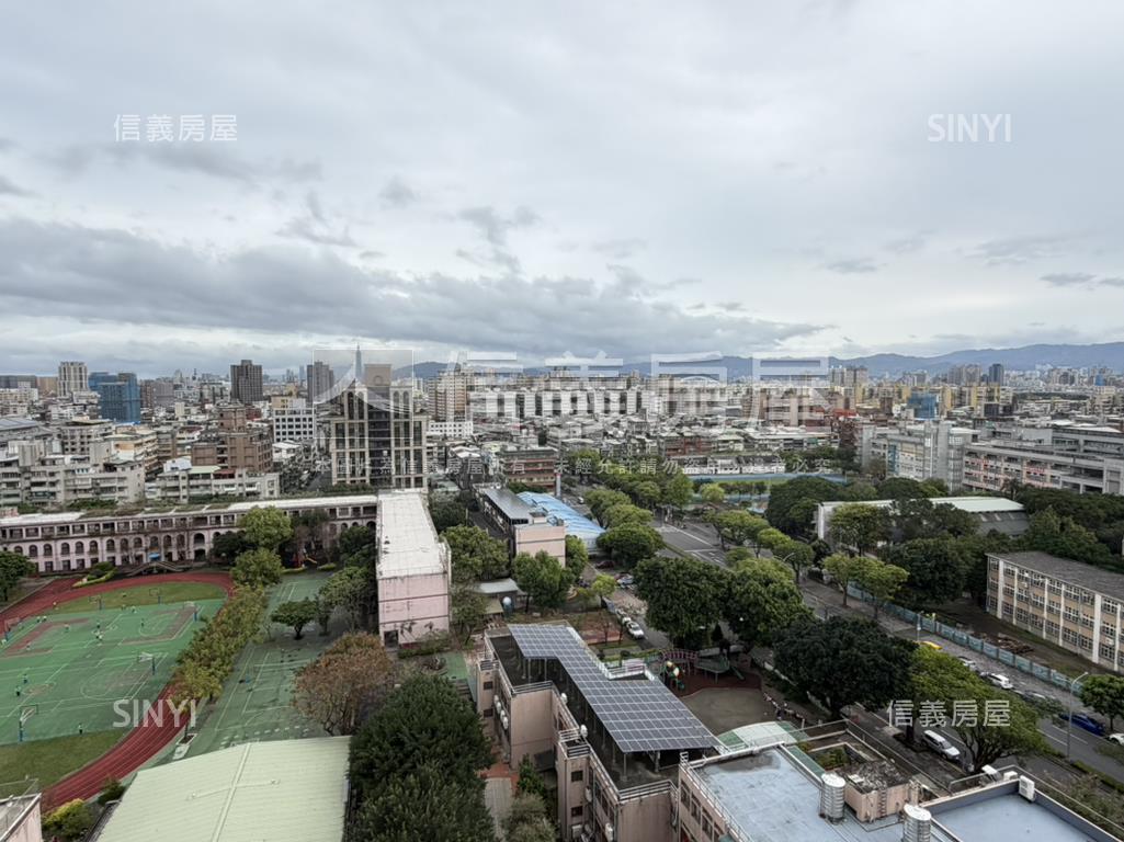 城閱屋王俯視校園房屋室內格局與周邊環境