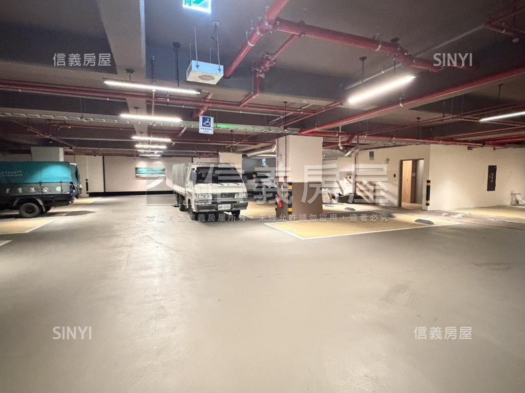 城閱屋王俯視校園房屋室內格局與周邊環境