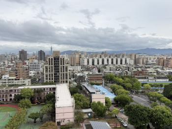 城閱屋王俯視校園