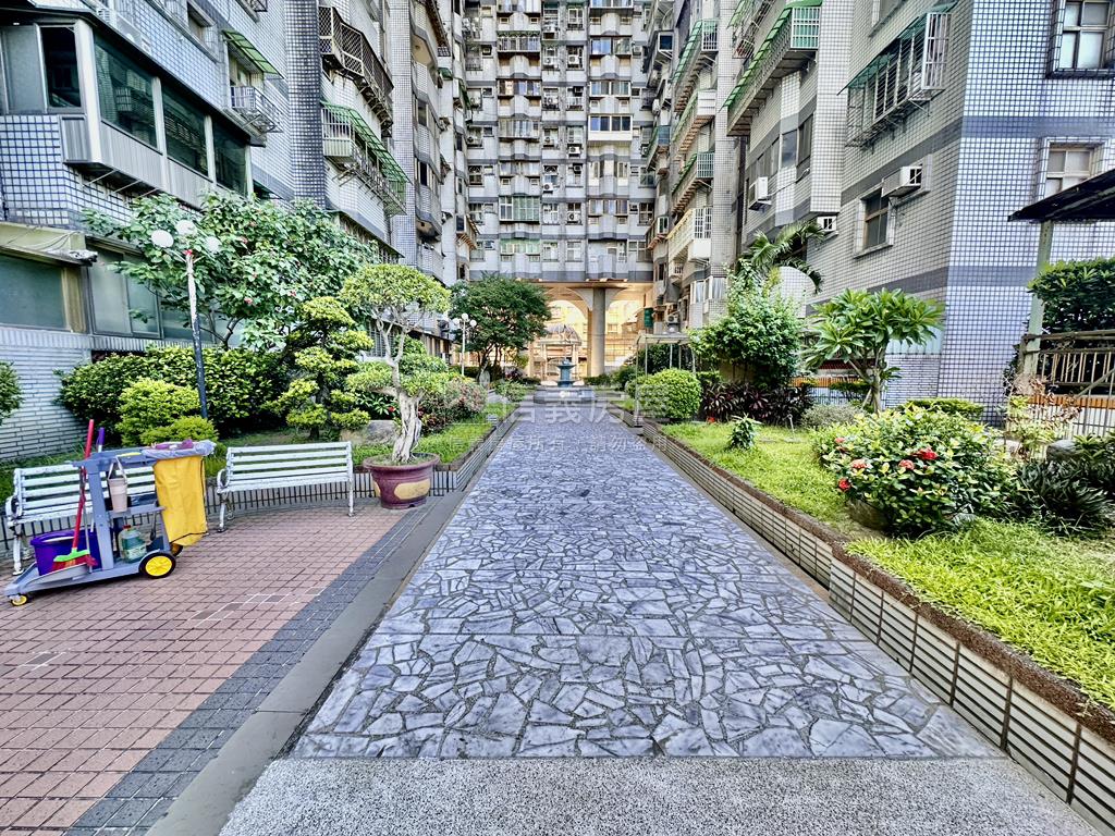 帝國金鑽精美電梯３房房屋室內格局與周邊環境