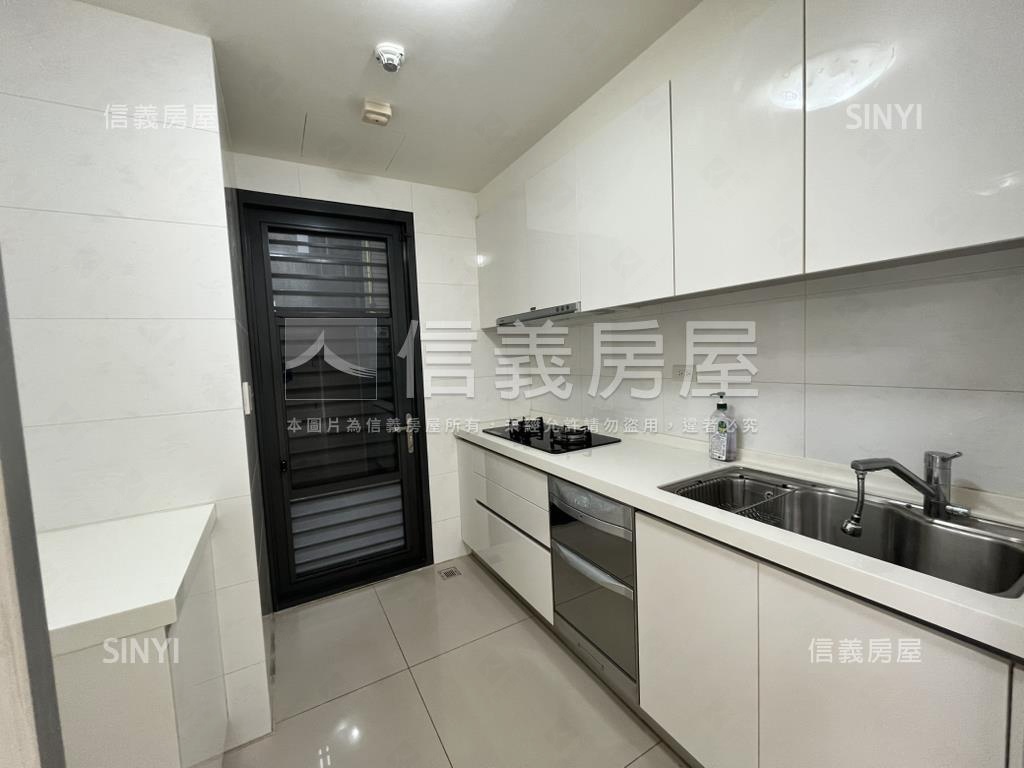 城心城邑三房雙車位房屋室內格局與周邊環境