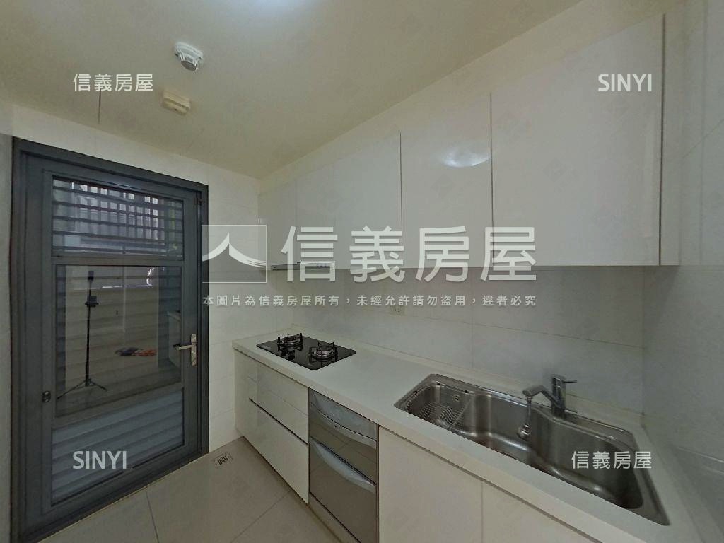 城心城邑三房雙車位房屋室內格局與周邊環境