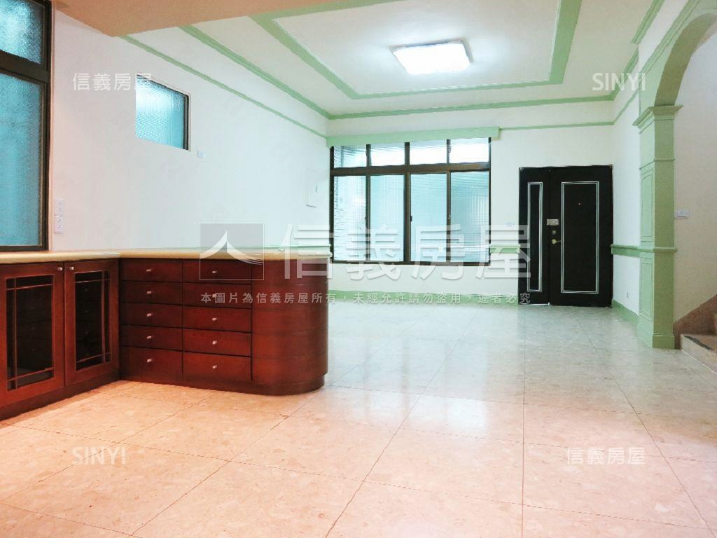 美村南路大地坪邊間透天房屋室內格局與周邊環境