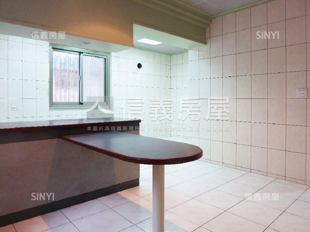 美村南路大地坪邊間透天房屋室內格局與周邊環境