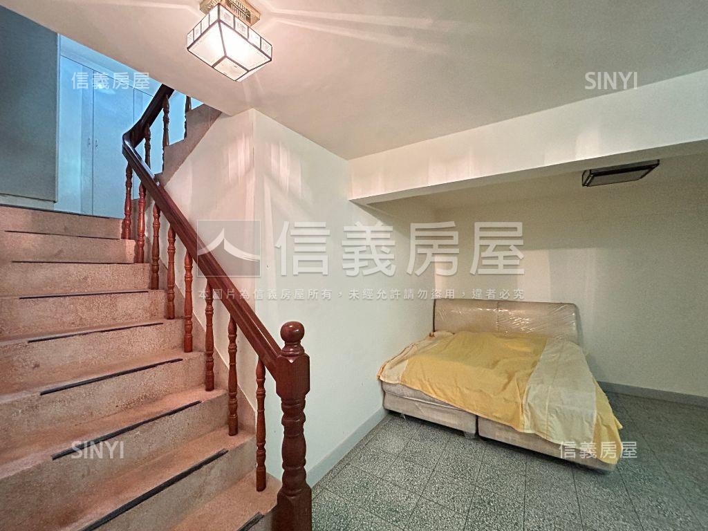 南區大地坪邊間可三車透天房屋室內格局與周邊環境