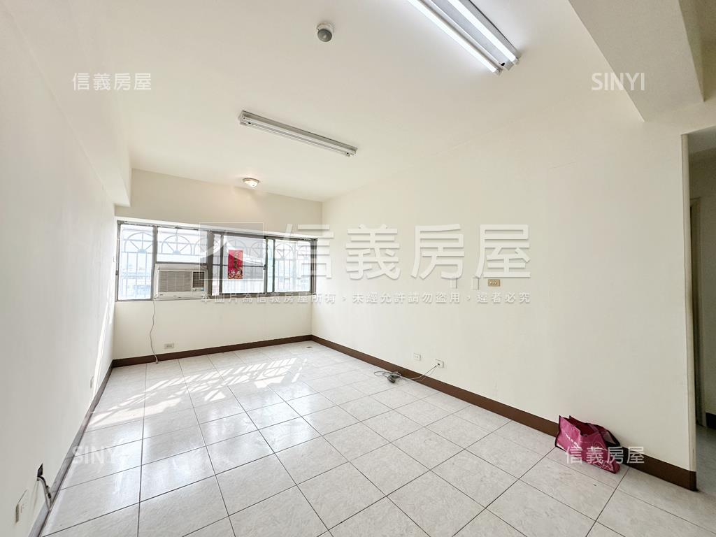 近鳳山國中低總稀有兩房房屋室內格局與周邊環境