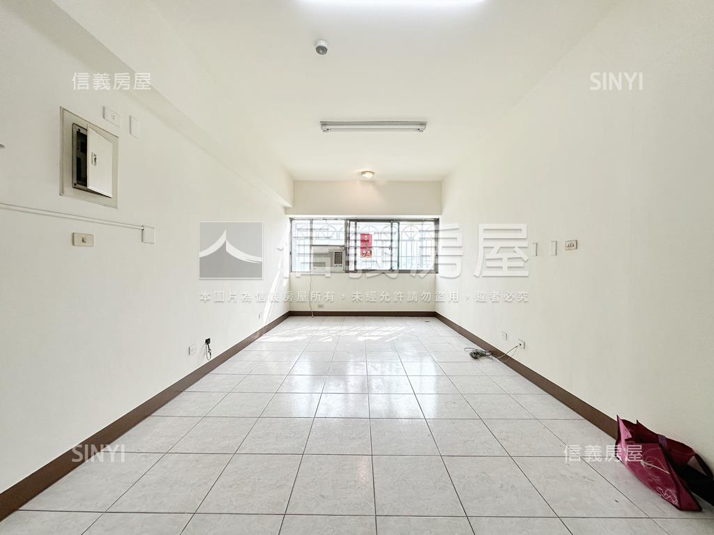 近鳳山國中低總稀有兩房房屋室內格局與周邊環境