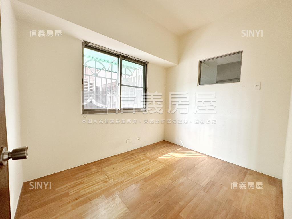 近鳳山國中低總稀有兩房房屋室內格局與周邊環境