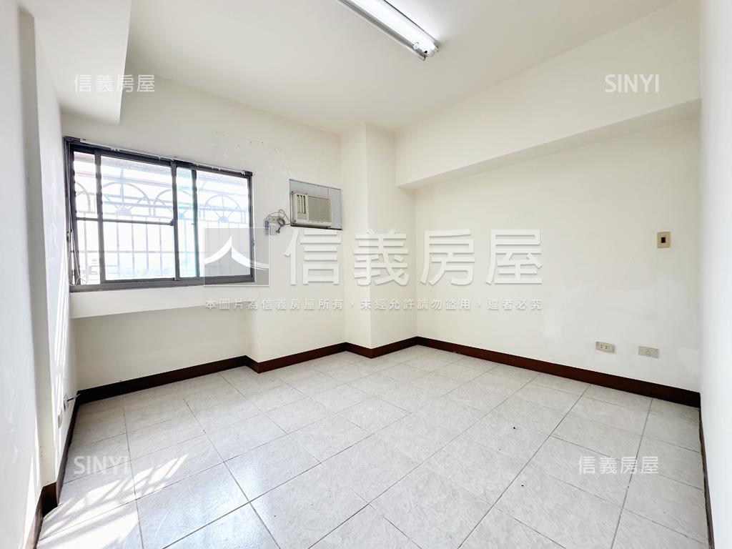 近鳳山國中低總稀有兩房房屋室內格局與周邊環境