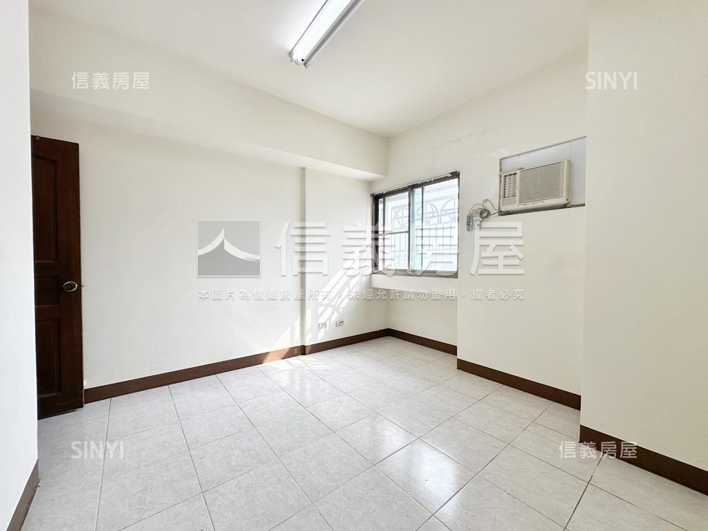 近鳳山國中低總稀有兩房房屋室內格局與周邊環境