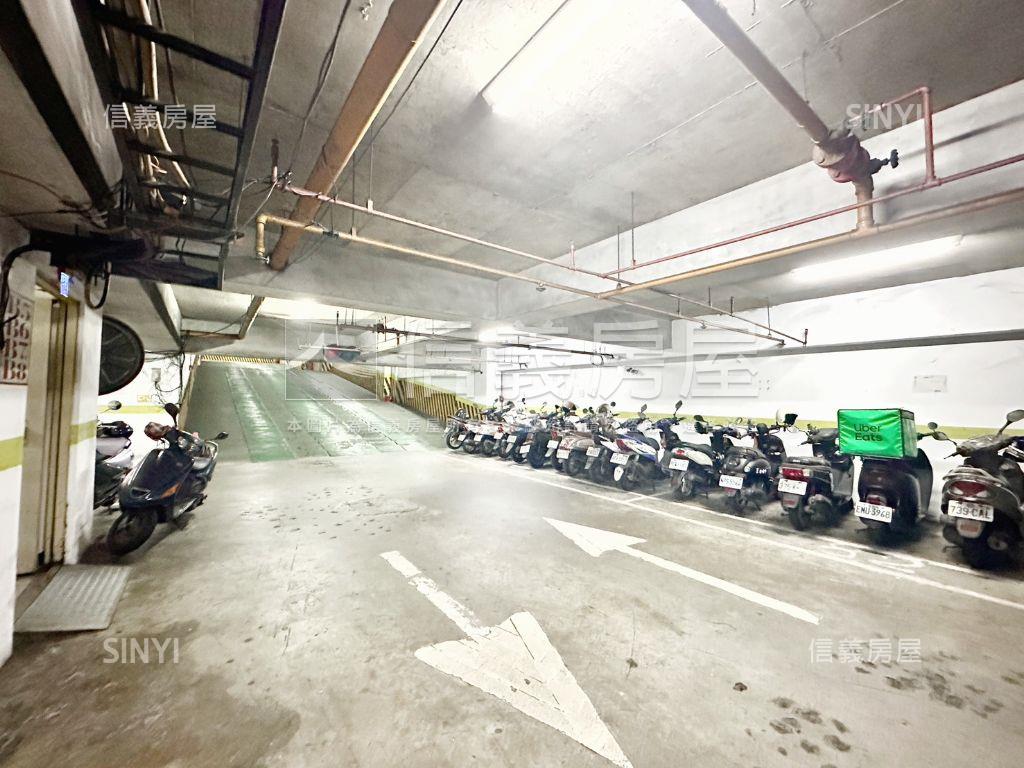 近鳳山國中低總稀有兩房房屋室內格局與周邊環境