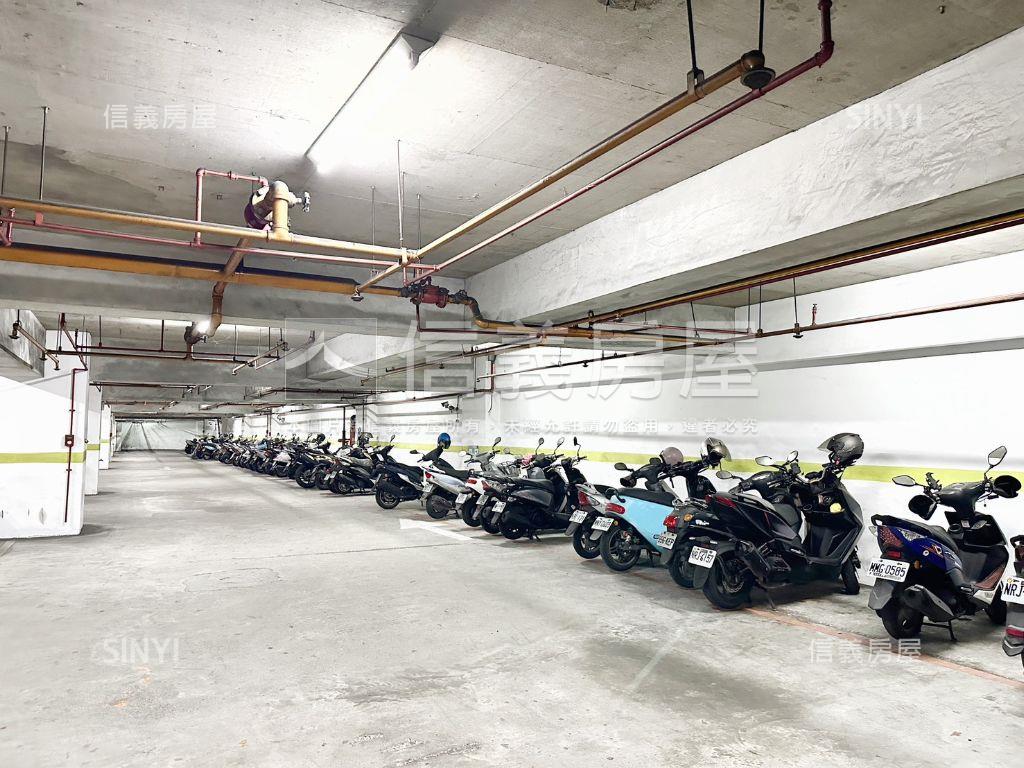 近鳳山國中低總稀有兩房房屋室內格局與周邊環境