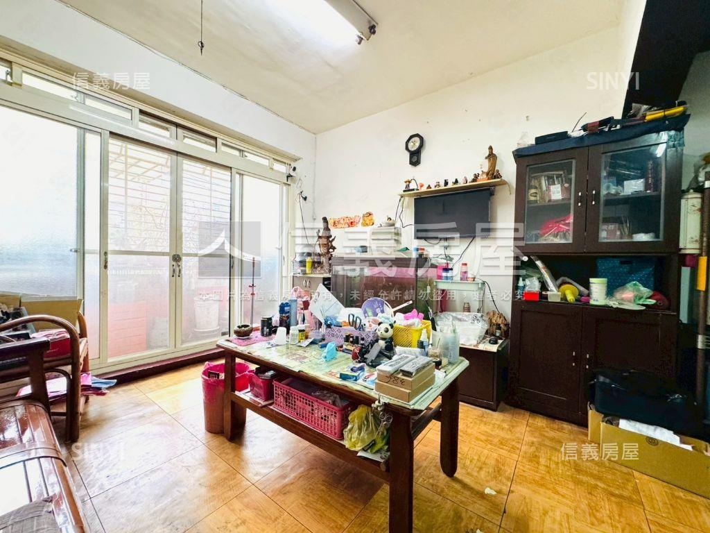 邊間方正三樓☘買服１％房屋室內格局與周邊環境