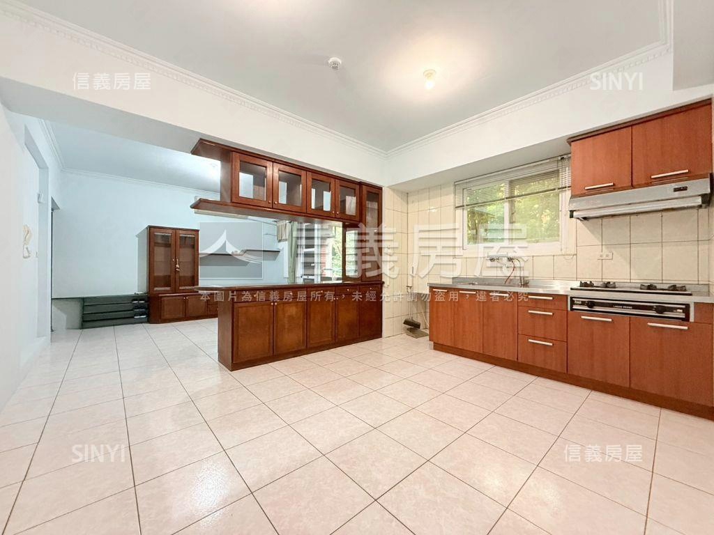 河堤公園四房平車房屋室內格局與周邊環境