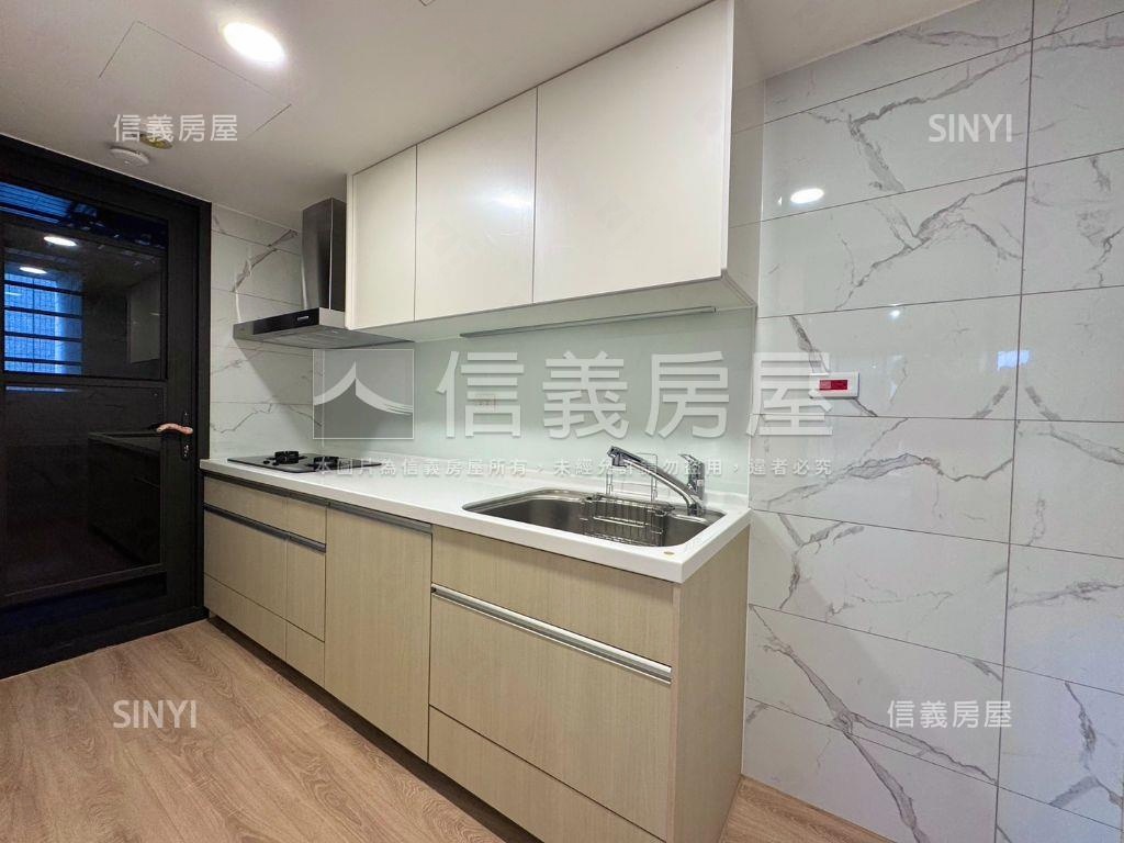 鴻承寫森三房坡平車位房屋室內格局與周邊環境