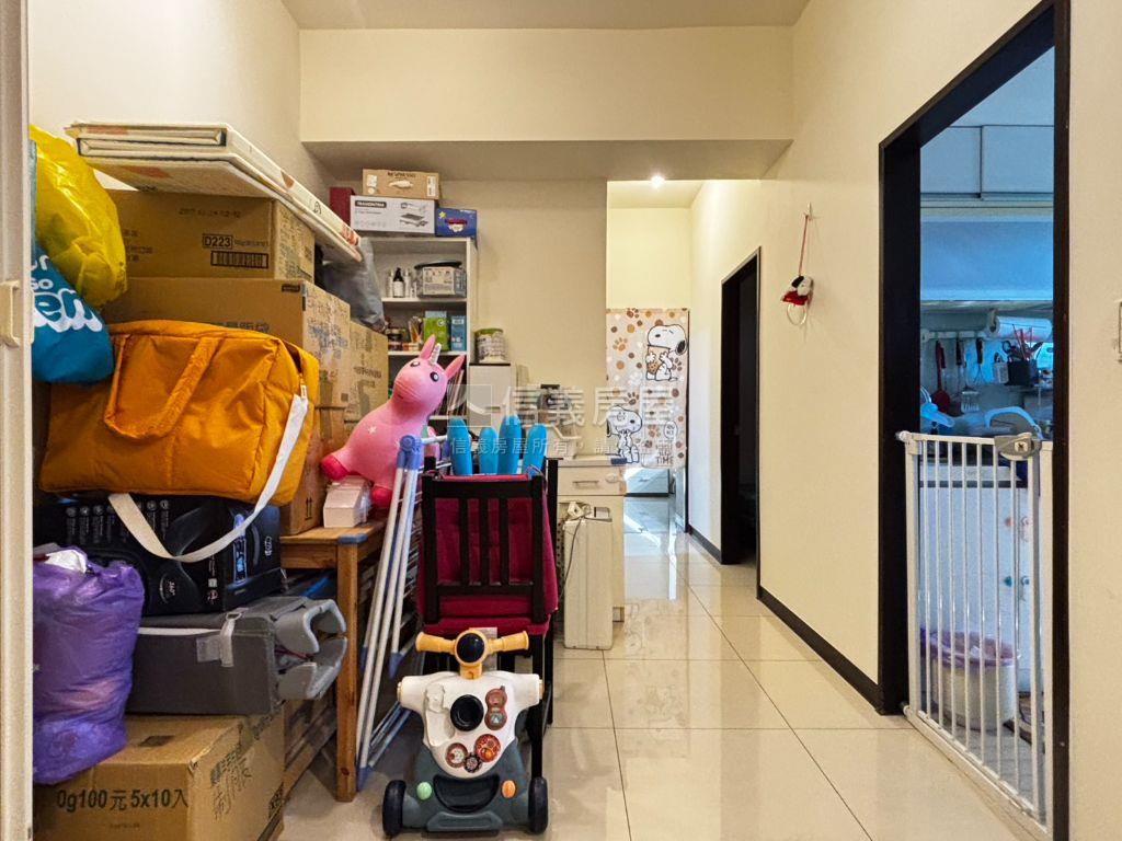 鴻築微風２房車位房屋室內格局與周邊環境