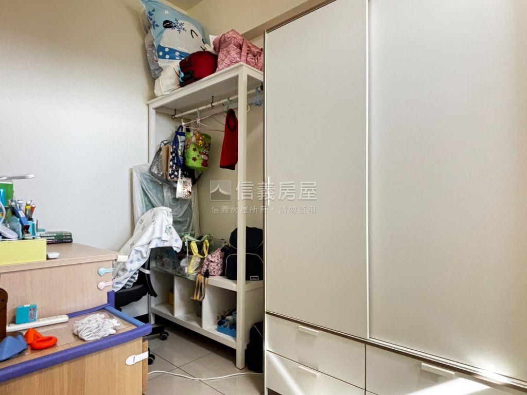 鴻築微風２房車位房屋室內格局與周邊環境